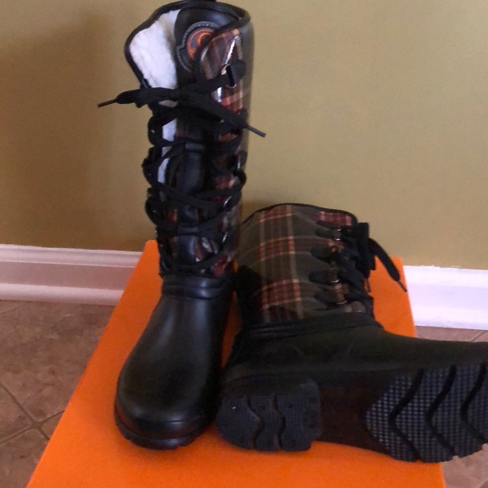 Sports rain boots, brown plaid size 8